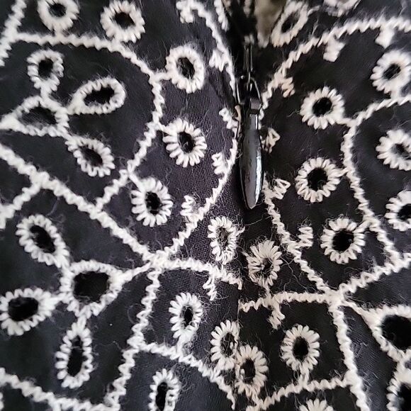 EC EXPRESS EYELET LACE ROMPER W/ ELASTIC WAIST SZ.XS - Picture 6 of 7